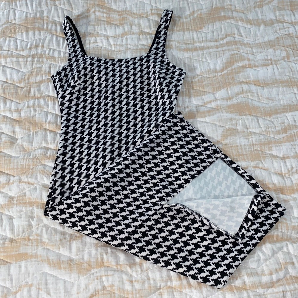Black & white printed bodycon dress w/ slit